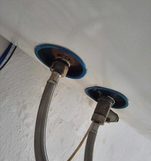 热水器盖子漏水的修理方法（有效解决热水器盖子漏水问题的实用技巧）