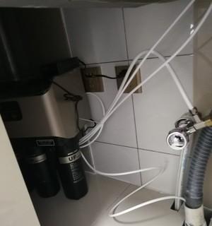 解决净水器水臭问题的方法（有效消除净水器中水的异味）