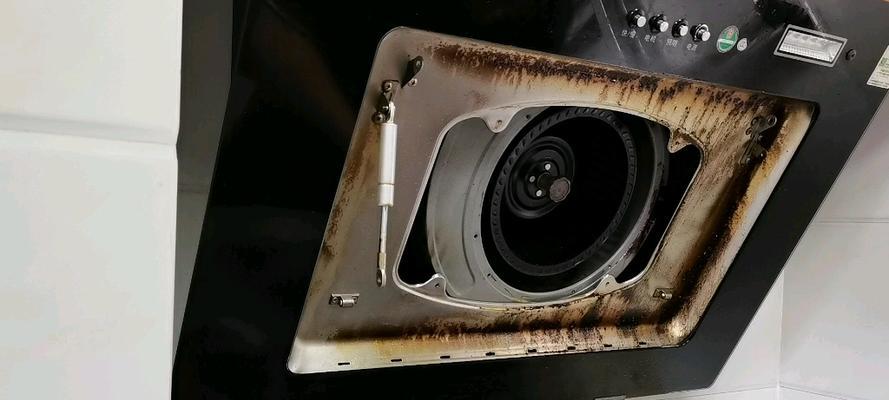 老式油烟机的清洗技巧，让它焕然一新（如何彻底清洗老式油烟机）