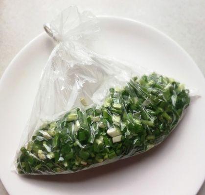 小葱的冰箱保存方法（保持新鲜的小葱）