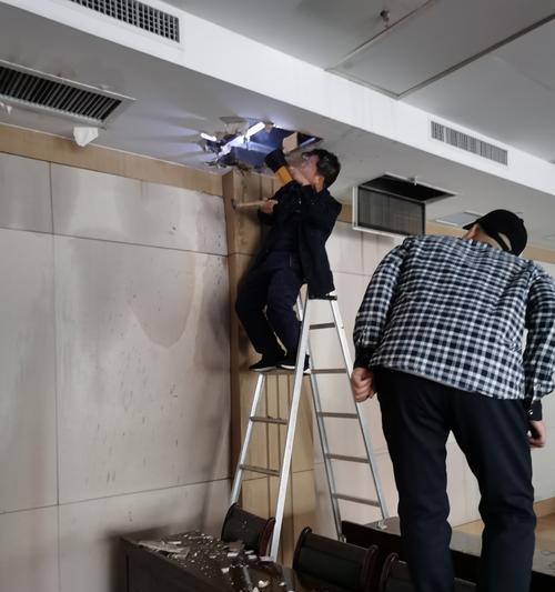 中央空调管道漏水的原因及解决方法（探究中央空调管道漏水的根源，为您解决困扰）