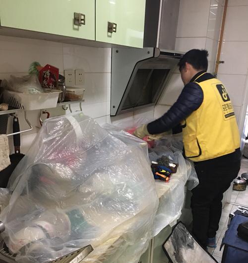 二手旧油烟机内部清洗指南（轻松清洁，让油烟机焕然一新）