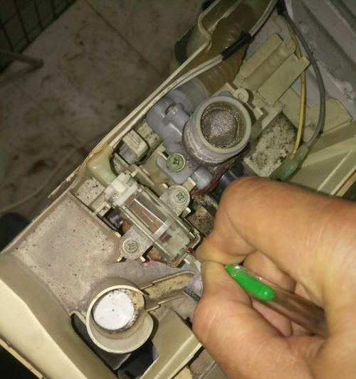 洗衣机盖子感应故障的修复方法（解决洗衣机盖子感应故障的简便方法）