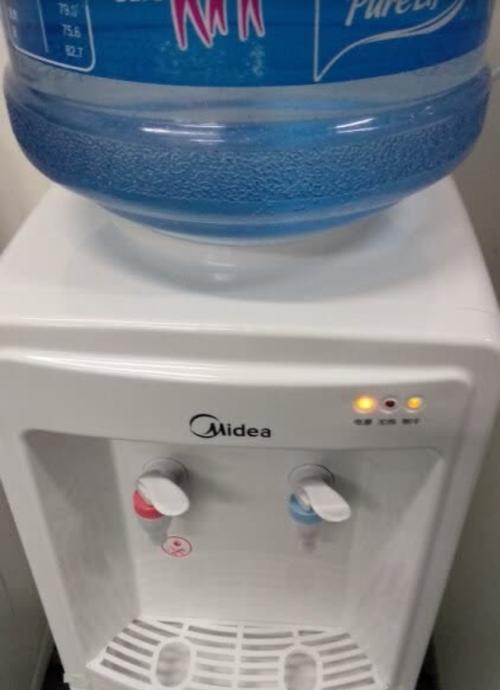 解决美的沸水饮水机故障的实用指南（快速排查和修复故障，让你的沸水饮水机重新正常运行）