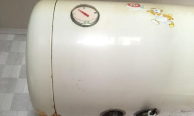 热水器光漏水的原因及解决方法（深入解析热水器光漏水的背后原因和有效处理方法）