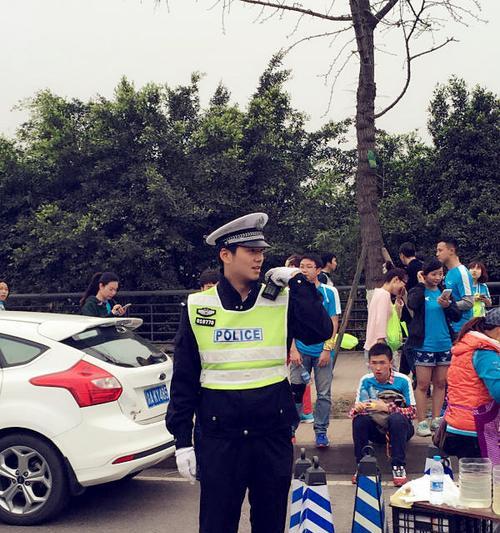 遇到交警时用手机拍照应注意哪些事项？