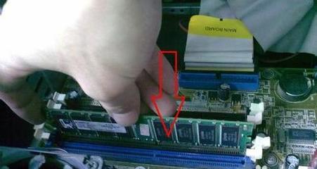 电脑内存插槽查看方法是什么？
