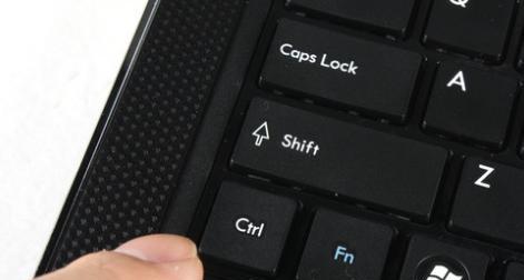 电脑开箱后如何找到开关机键？图解步骤是什么？
