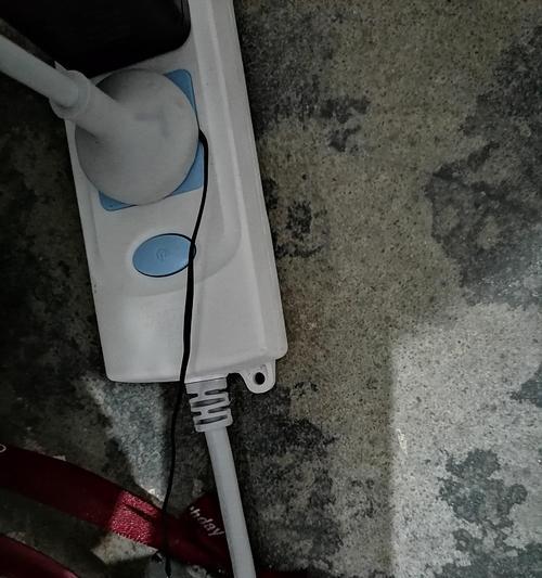 笔记本电脑包产生静电的原因是什么？