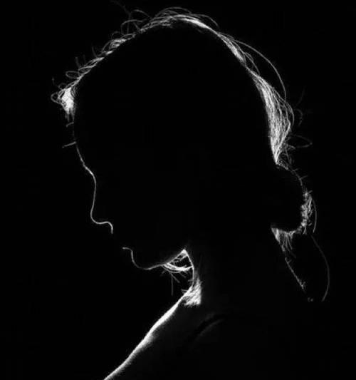 无轮廓怎么操作手机拍照？拍照时如何获得清晰轮廓？