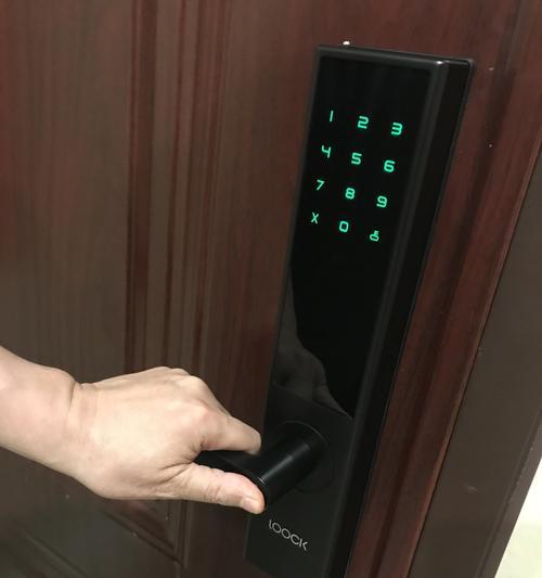 手机设置指纹开锁拍照功能？