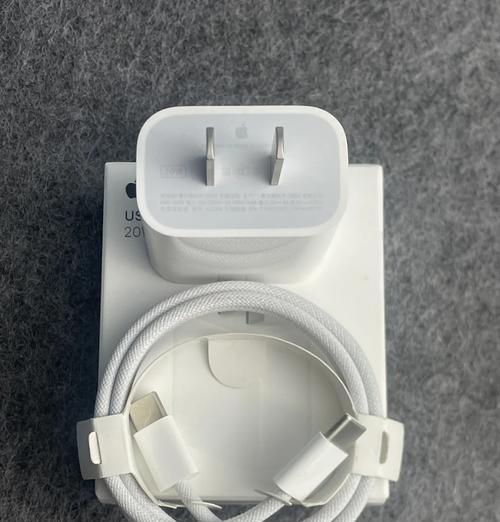 苹果14系列充电器使用哪种接口？