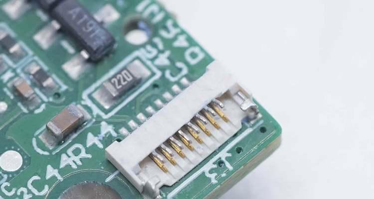 移动电源更换自带线的方法是什么？需要哪些工具？