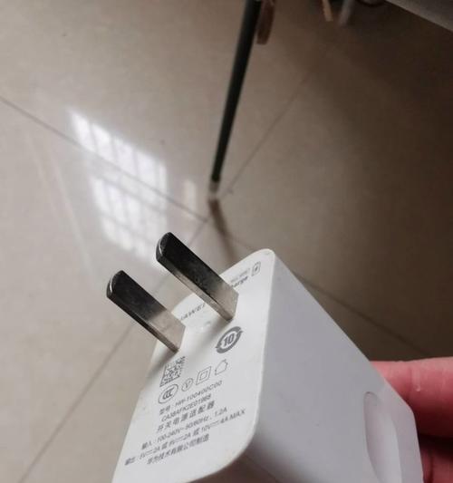 电线手机充电器的正确使用方法是什么？使用中应注意什么？