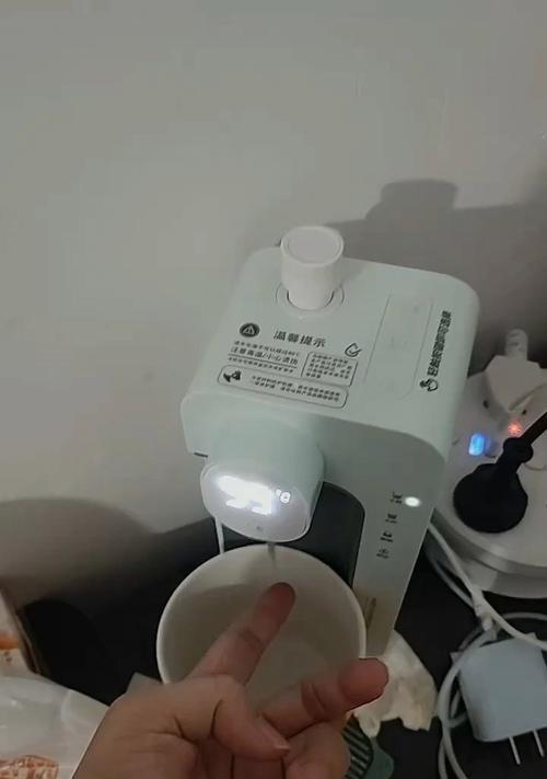 小型喝水热水器使用方法是什么？如何安全使用？