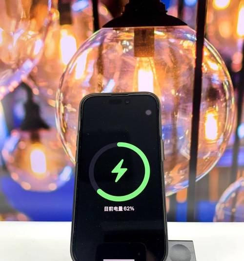手机背部充电器的使用方法是什么？