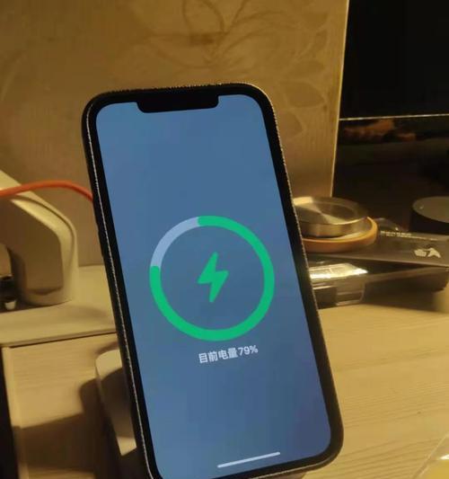 男士手提袋中手机充电器的正确使用方法是什么？如何安全充电？