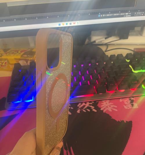 手机壳出现菱形闪光的原因是什么？