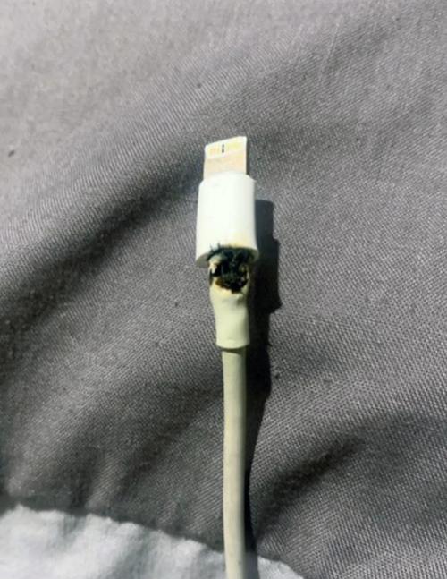充电器拆开后冒烟是什么原因？如何处理？