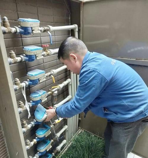 水箱散热器歪了怎么扶正？扶正后有什么好处？