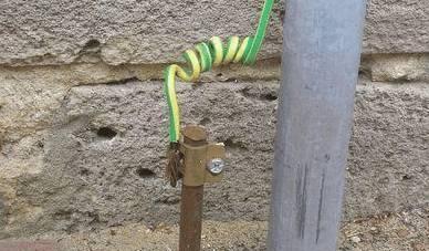 电视机带地线如何正确连接？接线过程中遇到问题怎么处理？